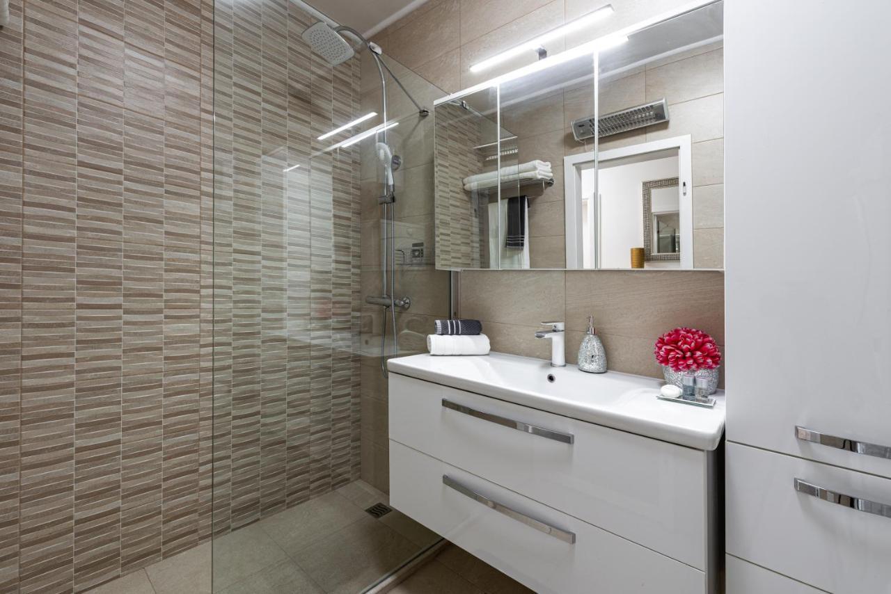 Bluesky Deluxe Apartment Free Parking Дубровник Екстериор снимка