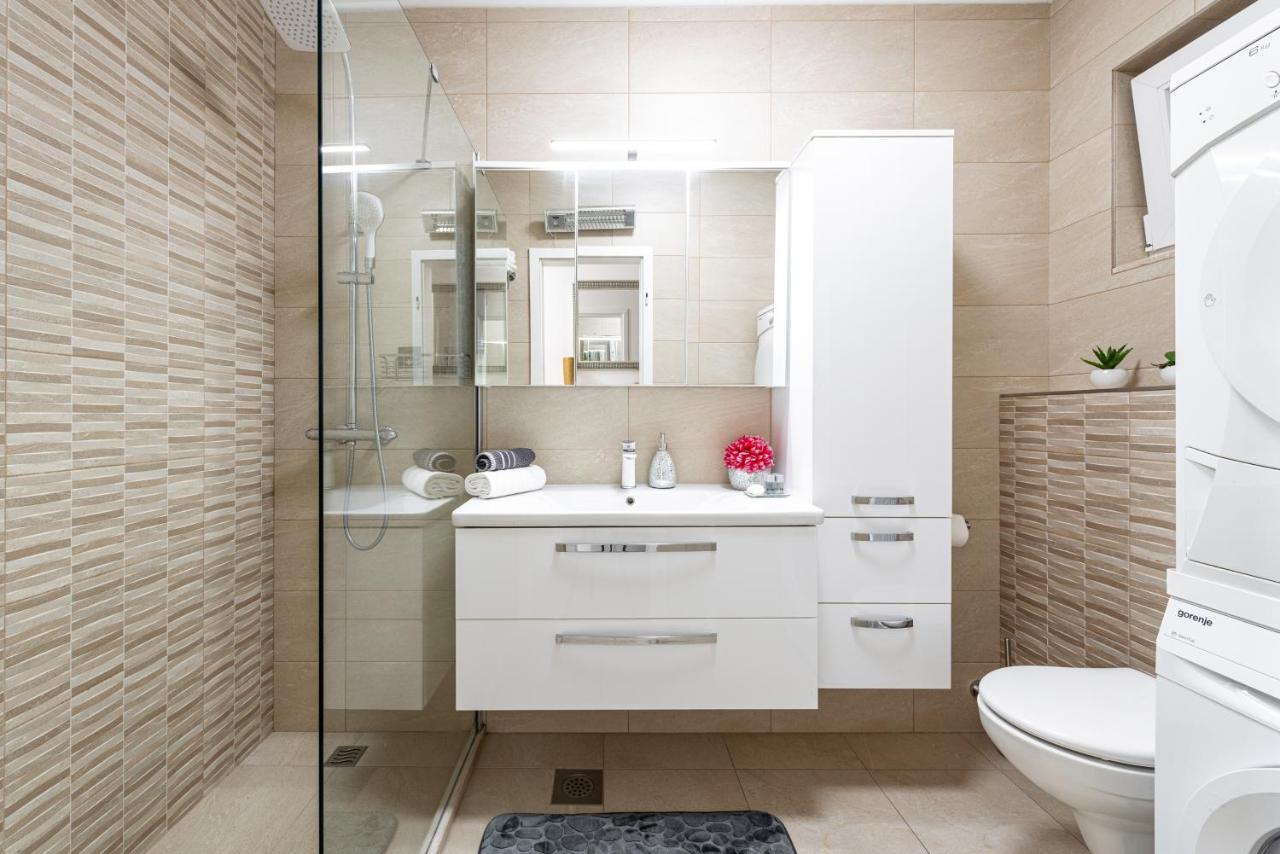 Bluesky Deluxe Apartment Free Parking Дубровник Екстериор снимка