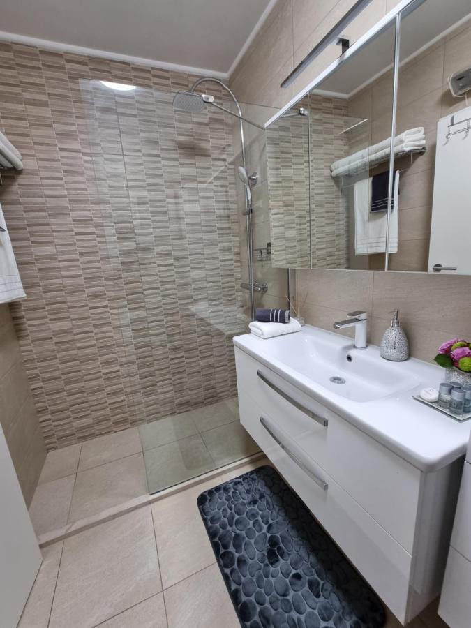 Bluesky Deluxe Apartment Free Parking Дубровник Екстериор снимка